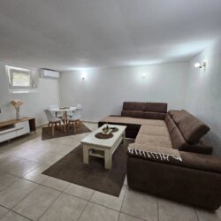 One room Across Moraca