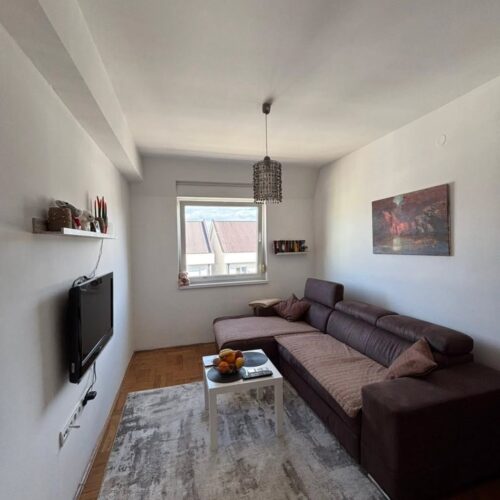 🔶️ I Z D A V A Nj E 🔶️Izdaje se jednosoban stan duplex 49m² na Zabjelu, zgrada preko puta sto