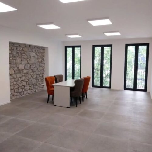 🔶️ I Z D A V A Nj E 🔶️Izdaje se poslovni prostor 120m² u Bokeškoj ulici na 1.spratu.Nalazi se