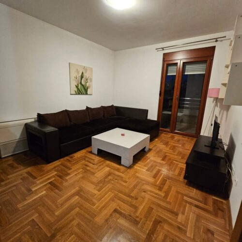 🔶️ I Z D A V A Nj E 🔶️Izdaje se jednosoban stan 54m² na Zabjelu - Pobrežje ulica 4 Jula.Stan