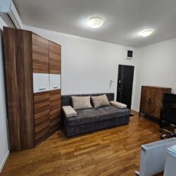 🔶️ I Z D A V A Nj E 🔶️ Izdaje se garsonjera na Zabjelu na par minuta od Multikima.Nalazi se n (3)