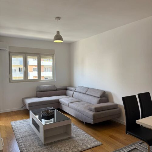 🔶️ I Z D A V A Nj E 🔶️Izdaje se dvosoban stan 70m² u Central Pointu.Stan se nalazi na 5. spra