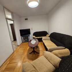 🔶️ I Z D A V A Nj E 🔶️Izdaje se jednosoban stan Preko Morače, zgrada se nalazi preko puta SC (2)