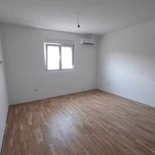 🔶️ P R O D A J A 🔶️Prodaje se garsonjera 28m² na Zabjelu, preko puta Zabjelske Vektre.Nalazi (1)