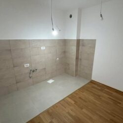 🔶️ I Z D A V A Nj E 🔶️ Izdaje se jednosoban nenamješten stan na Starom Aerodromu zgrada RTCG (2)