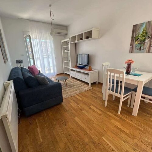 🔶️ I Z D A V A Nj E 🔶️Izdaje se jednosoban stan u City Kvartu iznad Milmedike.Nalazi se na 3.