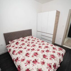 🔶️ I Z D A V A Nj E 🔶️Izdaje se se jednosoban stan na Zabjelu ul. Iva Vizina.Stan se nalazi n (3)