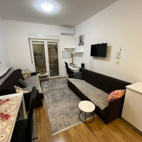 🔶️ P R O D A J A 🔶️Prodaje se garsonjera 26m² na Tuškom Putu.Nalazi se na 3. spatu, zgrada po (1)